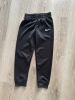 Sporthose/ Jogginghose Nike dri fit Gr 116/122 NEU Hessen - Eltville Vorschau
