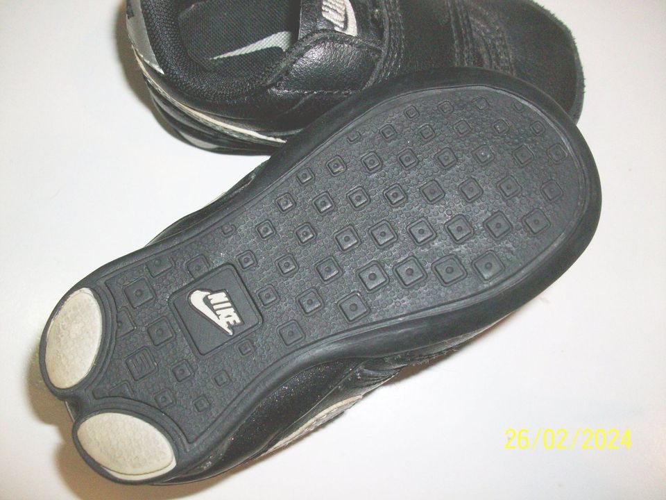 1 Paar Nike Baby Schuhe - sehr schön - auch für Deko in Saulheim