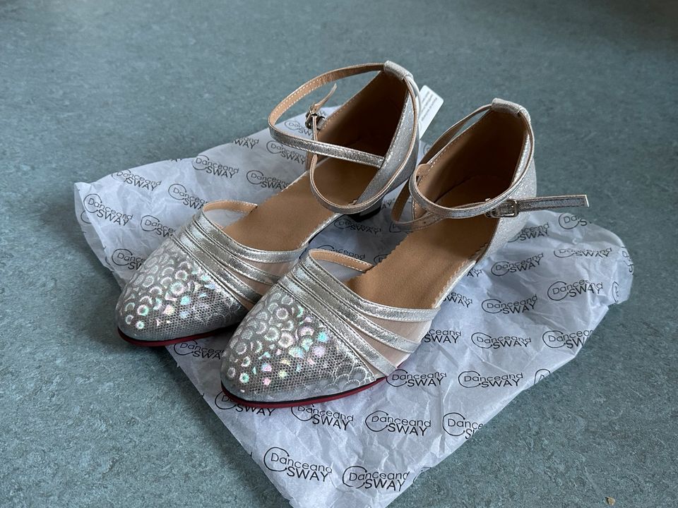 NEU! Dance and Sway Tanz Schuhe Pumps Gr. 38 anti-Rutsch Silber in Berlin