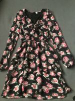 Schwarzes Kleid mit Blümchen Nordrhein-Westfalen - Recklinghausen Vorschau