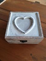 Holztruhe mit Herz (NEU) im Shabby Chic Look Nordrhein-Westfalen - Hagen Vorschau