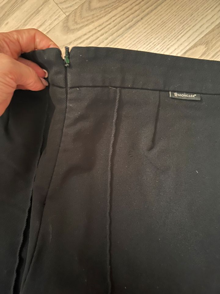 Moncler Hose Gr. 36 schwarz mit Art Gallonstreifen in Lehrensteinsfeld