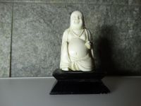 Figur Buddha geschnitzt mit schwarzem Holzsockel aus Asien Bayern - Waischenfeld Vorschau