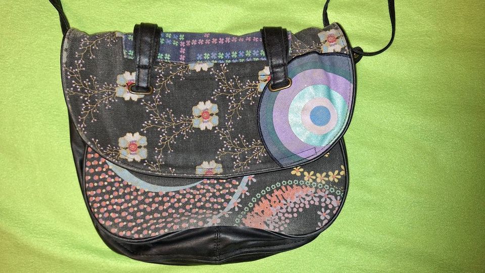 Desigual Handtasche, "I want a dream", schwarz mit Blumenmuster in Groß-Umstadt