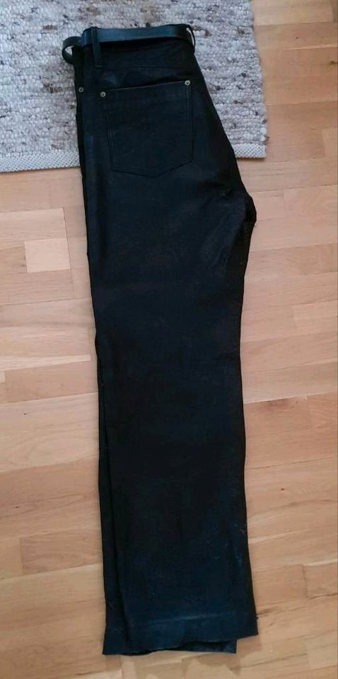 Lederhose Herren Gr. 38/M Jeansschnitt m. Gürtel in Iffeldorf