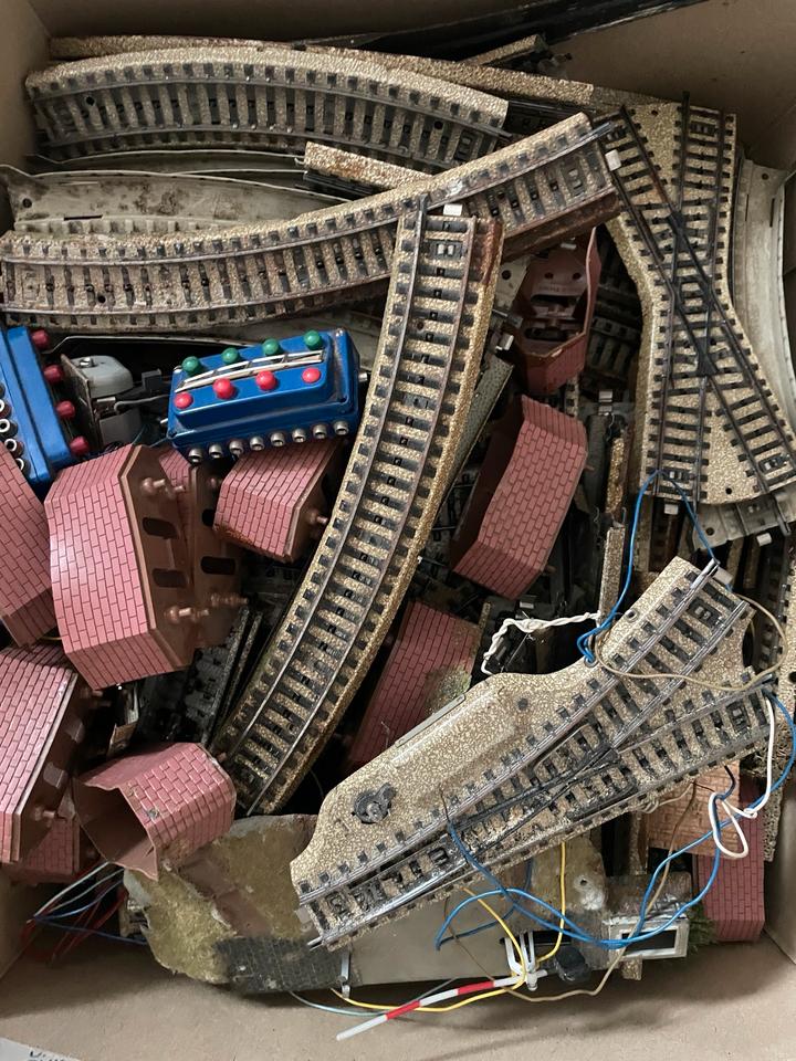 Großes Modelleisenbahn Konvolut H0-Gleise, Waggons, Gebäude, … in Sigmaringendorf