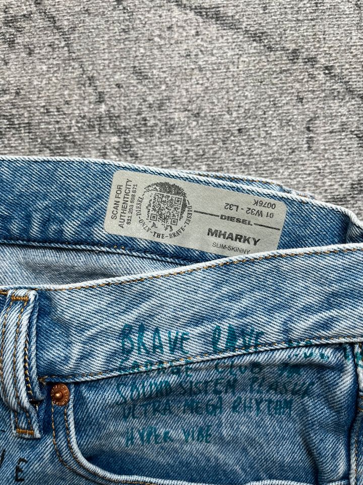 Diesel Mharky Blue Jeans Print 32/32 Neuwertig in Cloppenburg