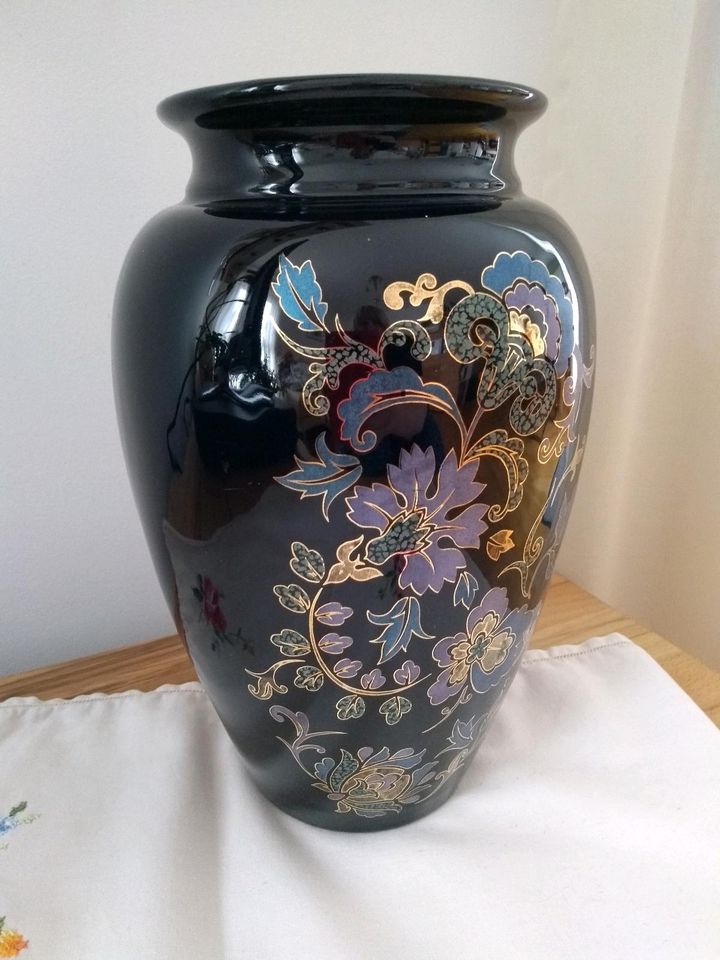 Vintage Vase Blumenvase schwarz mit Blumendekor, mittelgroß in Moosburg a.d. Isar