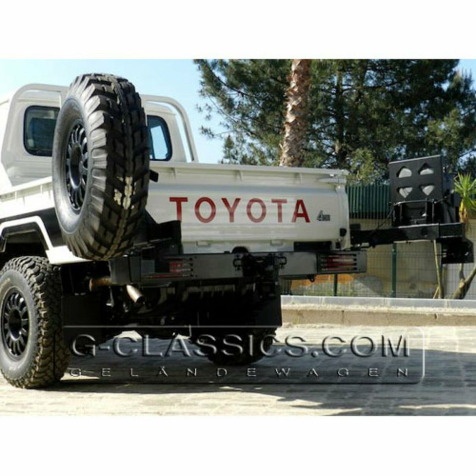 Toyota Land Cruiser J7 HZJ 71 76 78 79 Heckstoßstange Rear Bumper in Centrum