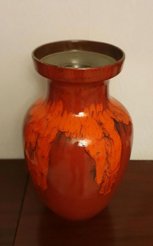 Große Blumenvase, stylisch Rot, H 46 cm, sehr gut erhalten! in Berlin