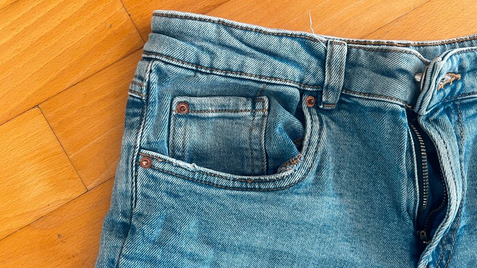 ZARA Jeans Shorts Gr 164, hellblau, TOP Zustand, NP 30€ in Frickenhausen