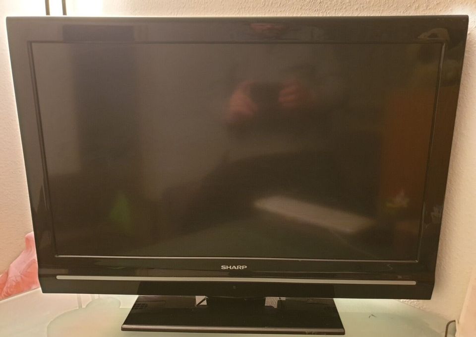 32 Zoll LED Fernseher von Sharp (schwarz, 60 Hz), Defekt in Neu-Isenburg