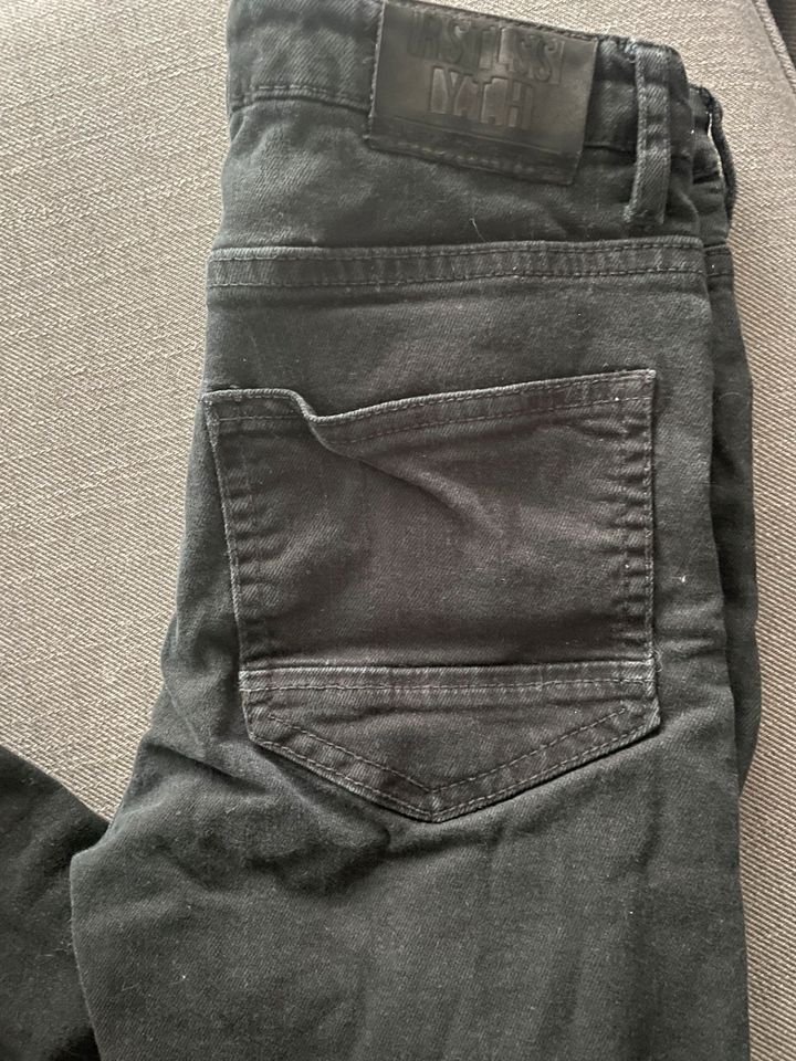 H&M Jungen Jeans schwarz Stretch Gr. 152 in Neuss