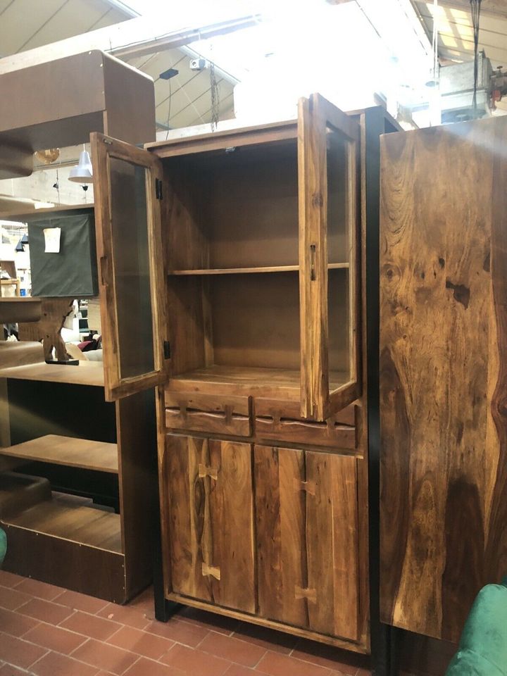 Vitrine-Schrank Highboard Massivholz Industrial statt 2637€ in Bremen