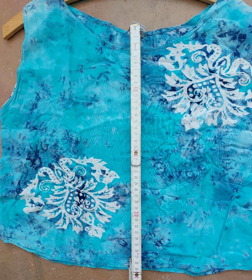 Top Shirt blau türkis weiß 100% Rayon Bali Gr.M in Rüthen