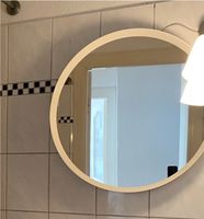 Runder großer Spiegel mit weißem Holzrahmen 55cm Niedersachsen - Lüneburg Vorschau
