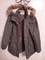 Verkaufe hübschen Damen Winterparka gr.40 Brandenburg - Forst (Lausitz) Vorschau