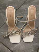 Absatz Schuhe mit Schleife Hessen - Groß-Gerau Vorschau
