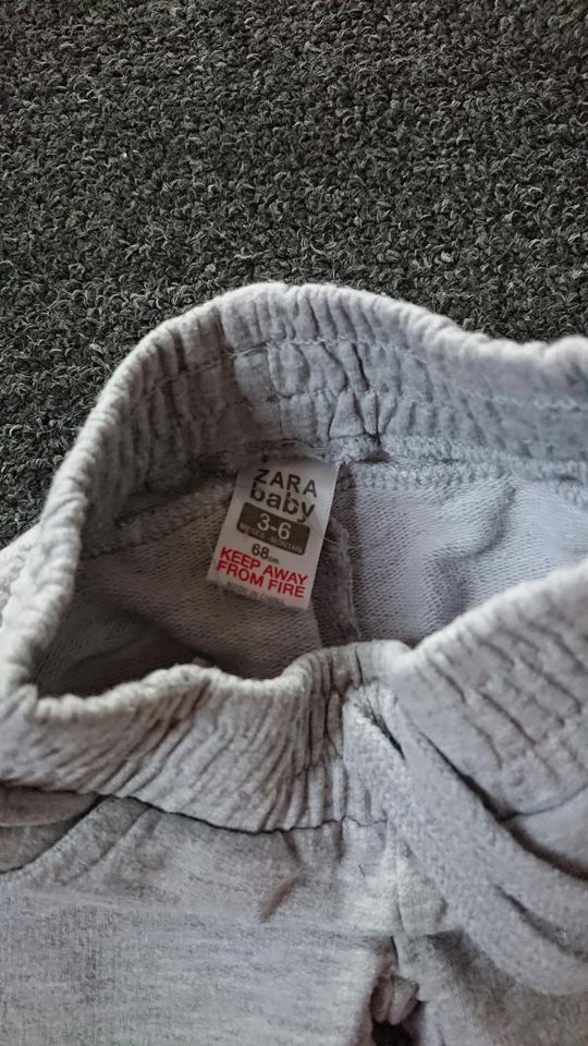 Zara Baby Jogginghose mit Rüschen in Wehrheim