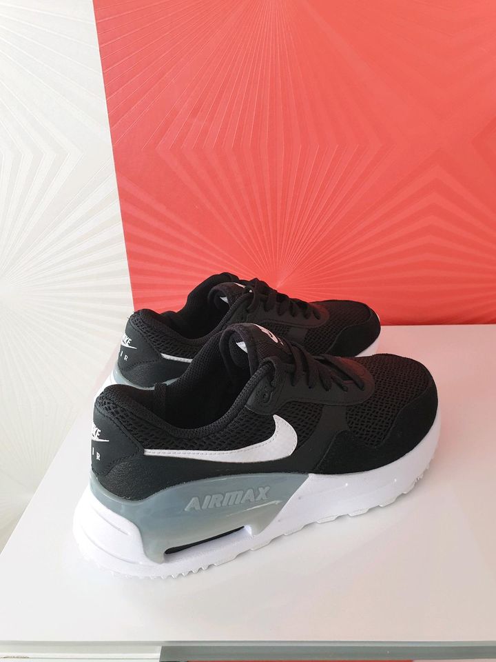 Neue Nike Air Max Größe 40.5 in Villingen-Schwenningen