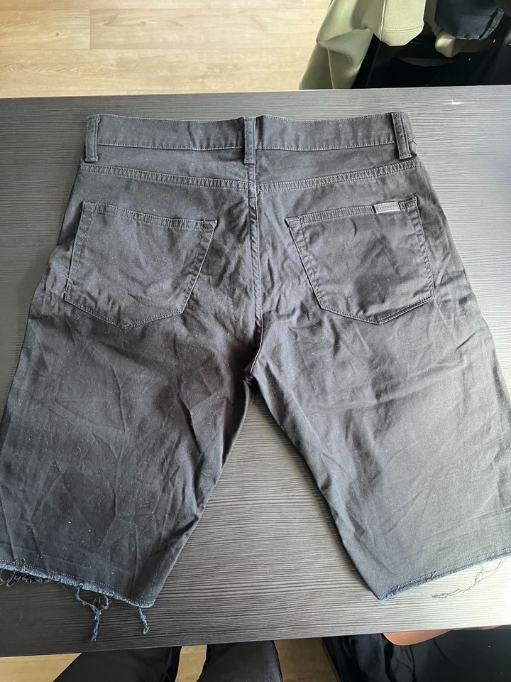 Carhartt Swell Männer-Shorts in Berlin