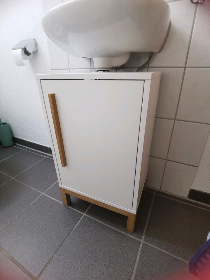 Waschbeckenunterschrank in Erbach