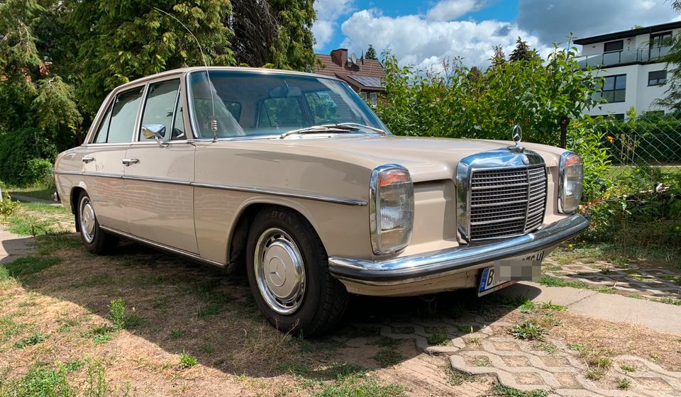 Mercedes Benz Strich 8 Oldtimer & Hochzeitsauto mieten in Berlin in Berlin