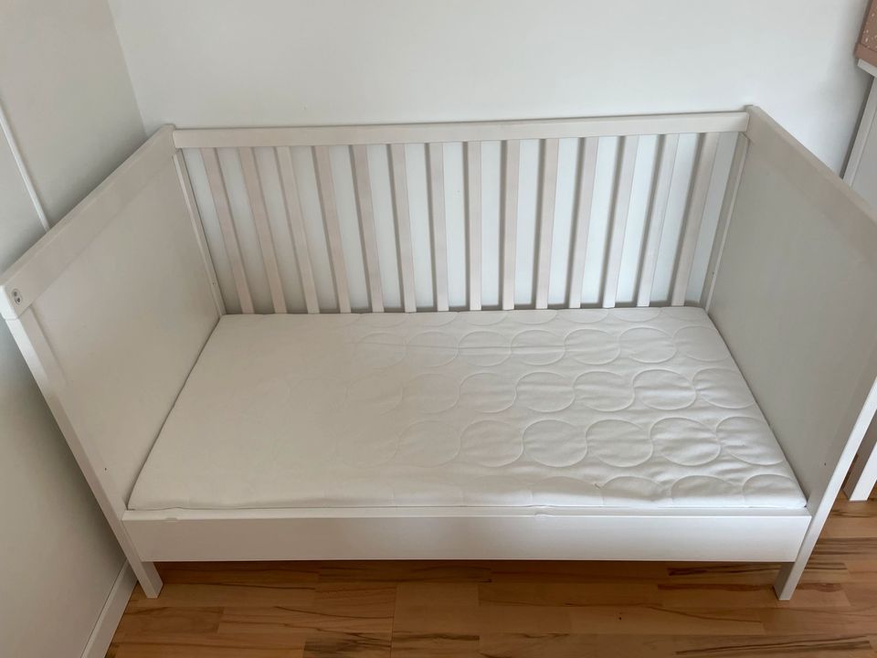 Ikea Sundvik Babybett inklusive Matratze in Kaiserslautern