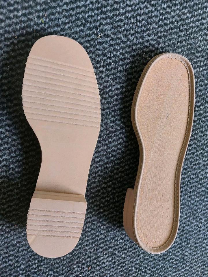 Schuhsohlen Gummi Gitterbox Schuhmacherbedarf Schuster Abfall in Creußen