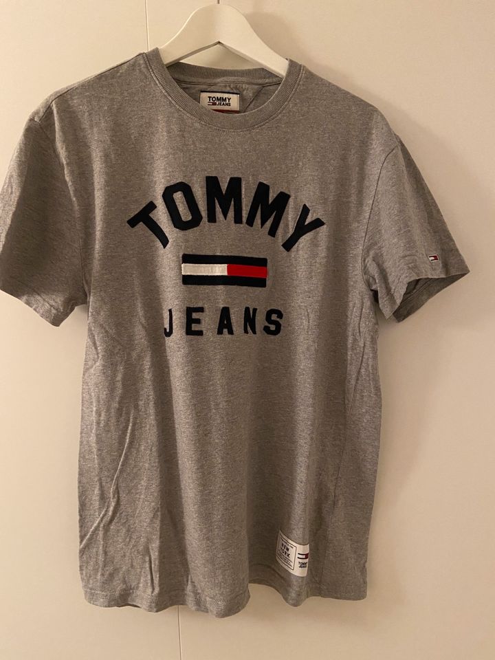 graues Tommy Jeans Shirt Gr S WIE NEU in Würzburg