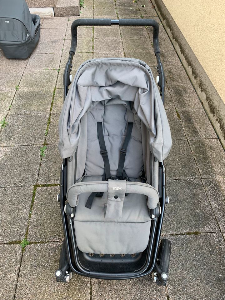 Römer/Britax GO BIG Kinderwagen in grau mit Zubehör in Dossenheim