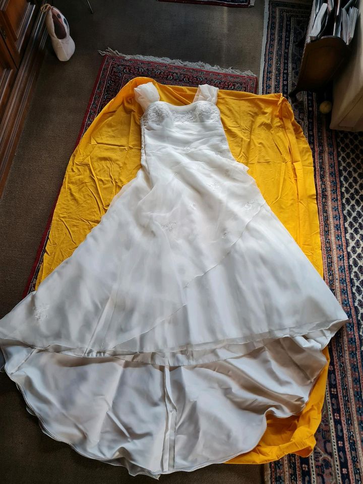 Brautkleid Hochzeitskleid Gr. 44-46 in Jembke