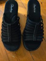 Glitzernde Skechers Sandalen Gr. 41 neu Rheinland-Pfalz - Pirmasens Vorschau
