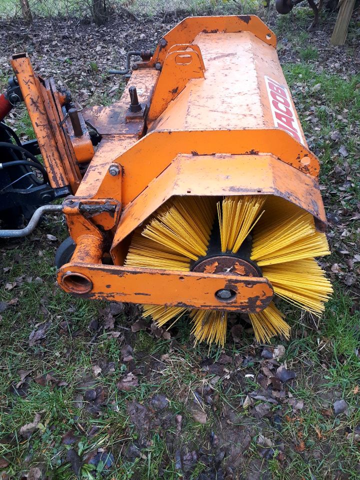 Kehrmaschine Anbaukehrmaschine KS 130/50 Iseki in Glashütten