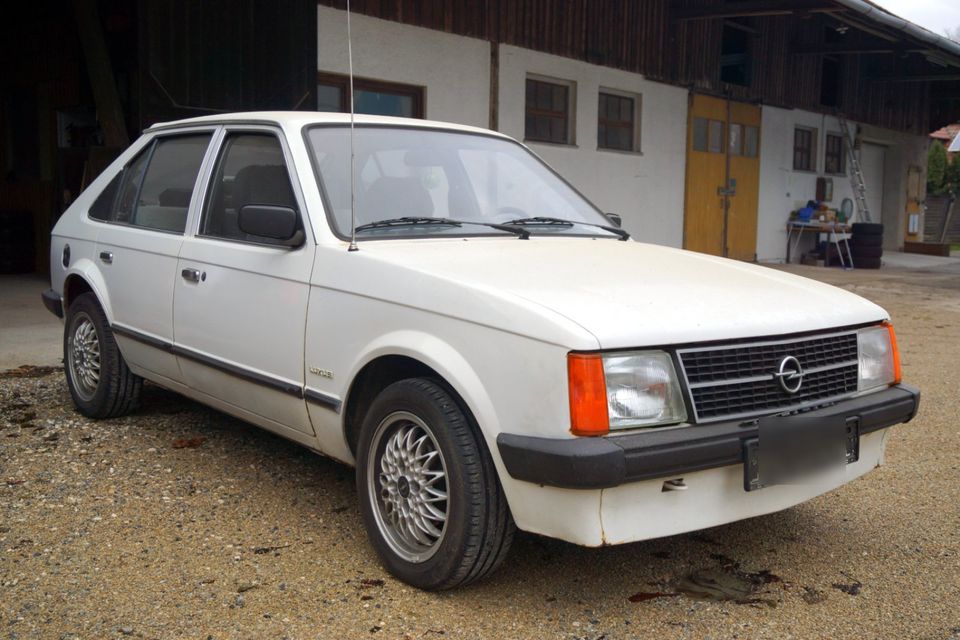 Opel Kadett D 1.3N, Luxus & Berlina in Alteglofsheim