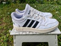 Weiße Adidas Hoops 3.0 mit schwarzen Streifen Bayern - Goldbach Vorschau
