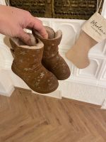 UGG Lammfell Boots unisex Größe 22 Nordrhein-Westfalen - Bergheim Vorschau