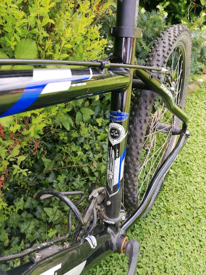 Fahrrad blau-schwarz Rahmengröße 44 cm von "Ghost" in Balve