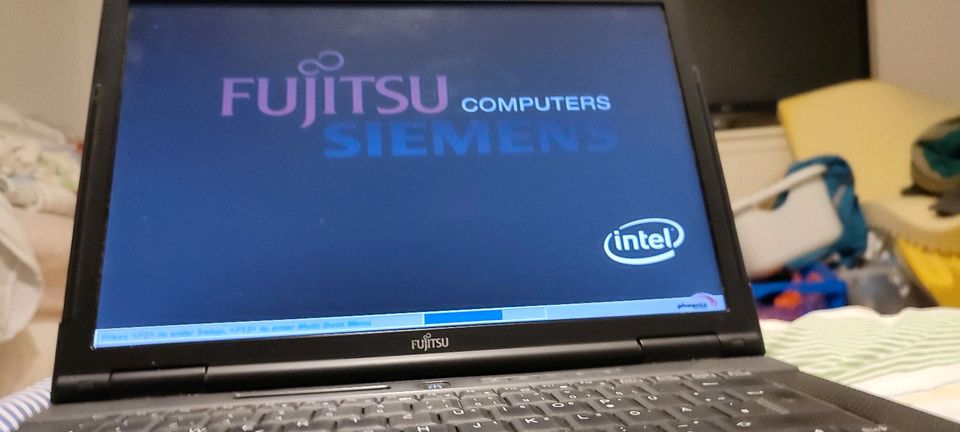 Fujitsu Siemens, Modell: Esprimo Mobile M9410 in Köln