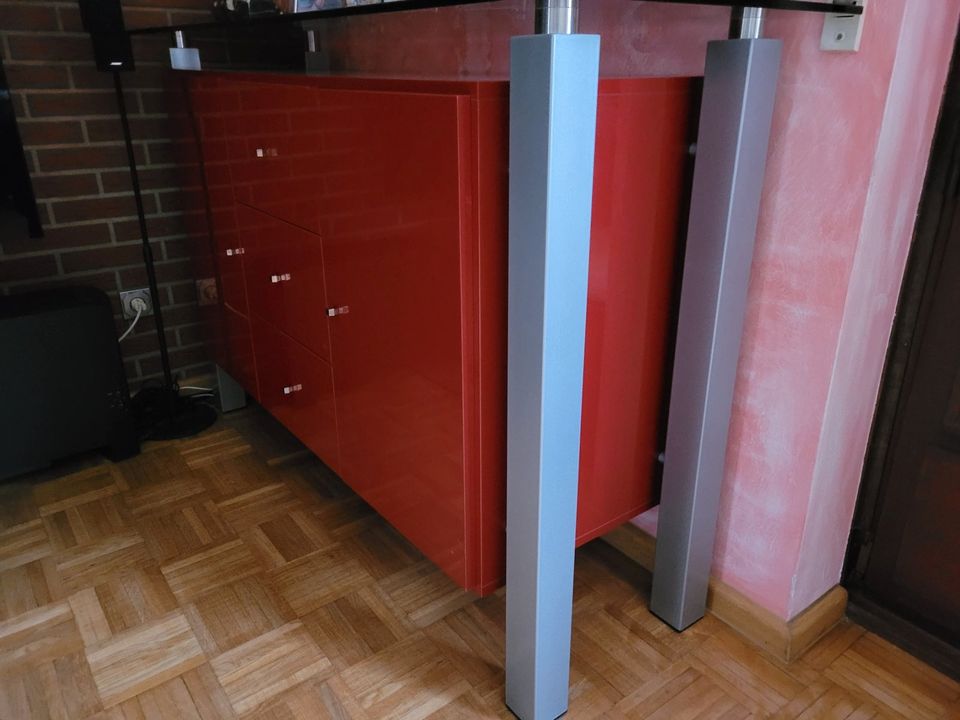 Kommode Sideboard in Rubin Rot mit Glasplatte in Hamburg