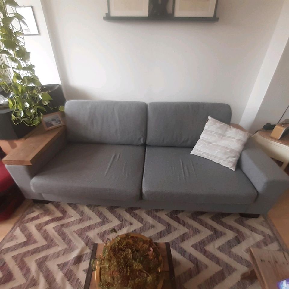 Schöne graue chillige Couch in Berlin