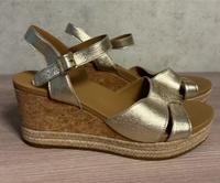 Ugg Schuhe Sandalen Gold Gr.41 Nordrhein-Westfalen - Hattingen Vorschau