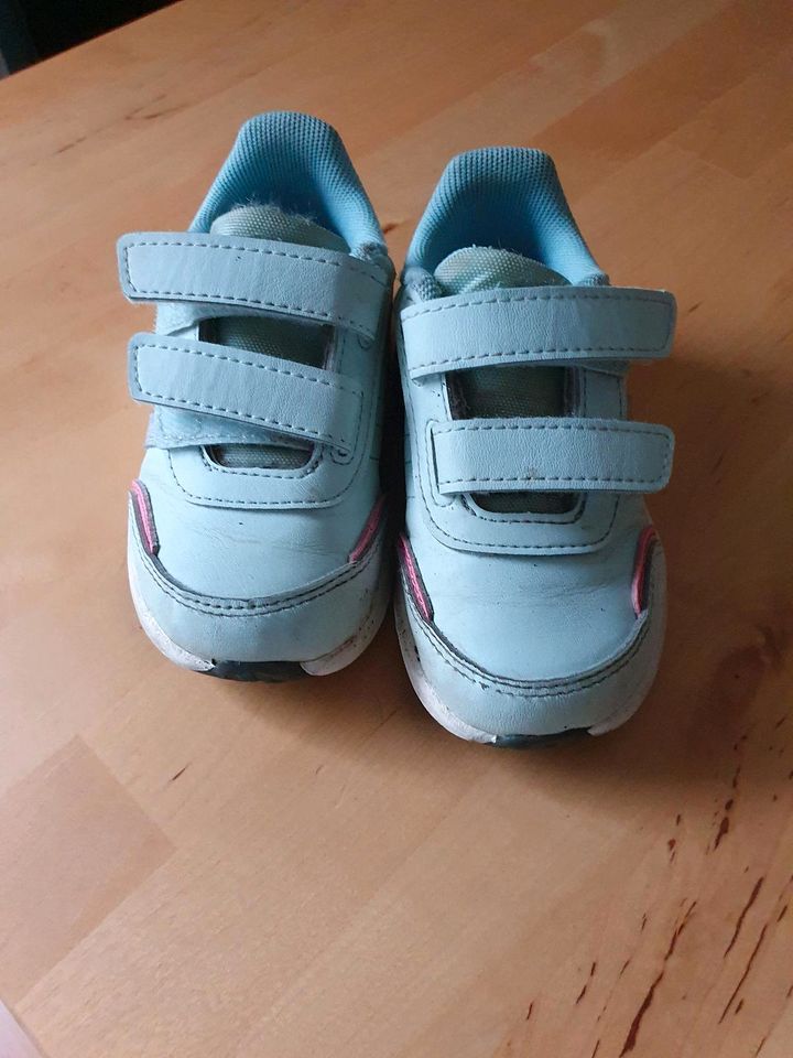 Adidas Turnschuhe 23 in Herne