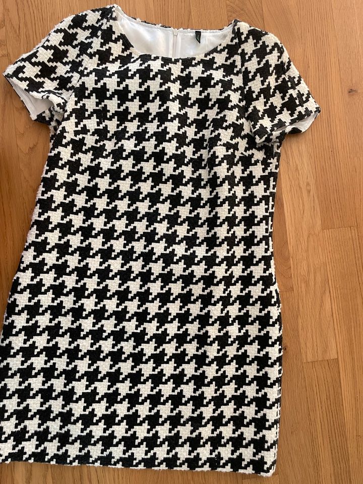 Kleid Gr.M Benetton schwarz weiss in Schönaich