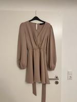 Kleid mit tiefem Ausschnitt langärmelig Minikleid Aachen - Aachen-Mitte Vorschau