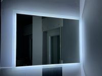 Badspiegel LED Spiegel / satinierte Beleuchtung / 100x70 cm Baden-Württemberg - Bietigheim Vorschau