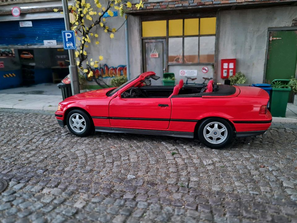 BMW 3er E36 Cabrio Modellauto 1:18 Maisto in Dortmund