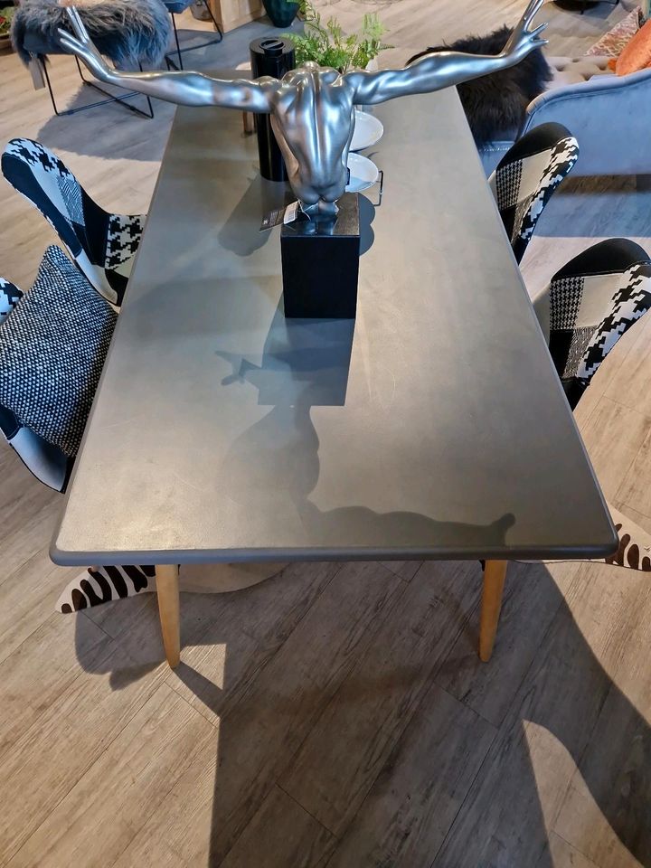 Esstisch Tisch 1,80x90 unbenutzt Betonoptik Holzbeine in Bülstedt