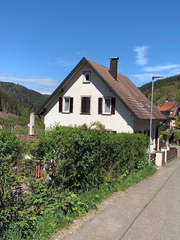 Charmantes Einfamilienhaus im Dornröschenschlaf in Premiumlage in Calw