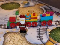 Lego Minifigur Weihnachtsmann dunkelrot mit Zug und Geschenken Nordrhein-Westfalen - Mülheim (Ruhr) Vorschau